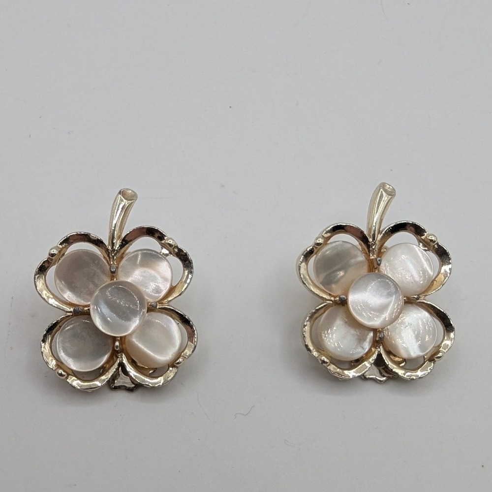Vintage Gold Tone Mother of Pearl‎ Four Leaf Clover Clip On Earrings Shamrock